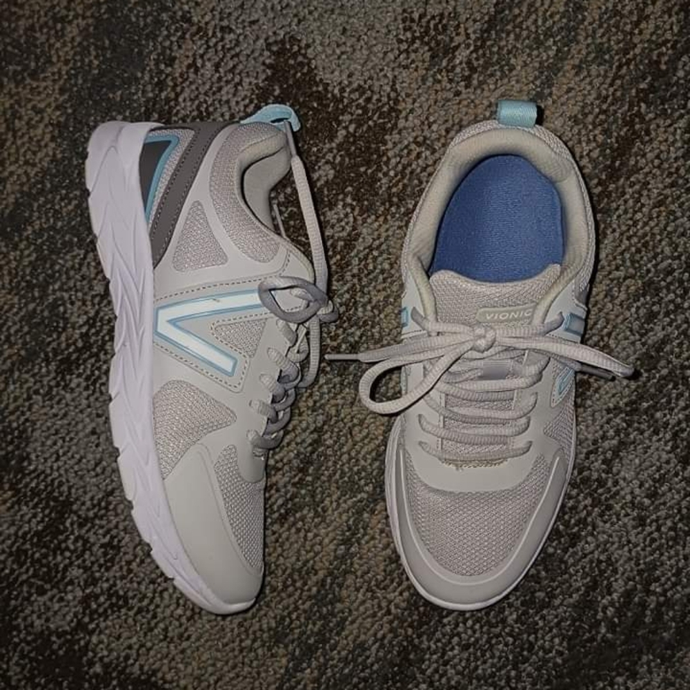 Like new vionic shoes